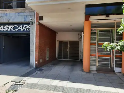 Cochera, muy buen ubicado.
