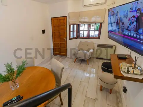VENTA O PERMUTA - CASA TRIPLEX 4 AMBIENTES C/ COCHERA - CASEROS