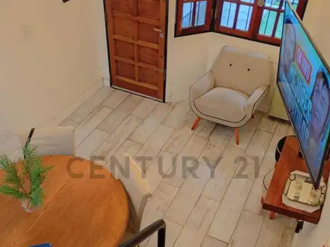 VENTA O PERMUTA - CASA TRIPLEX 4 AMBIENTES C/ COCHERA - CASEROS