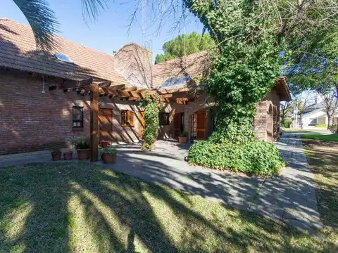 4 AMBIENTES PILETA CLIMATIZADA QUINCHO SAUNA