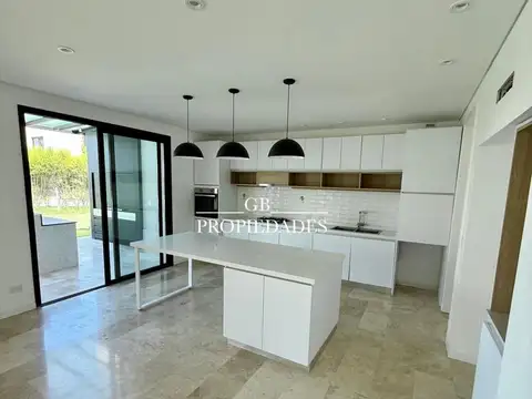 Alquiler de Casa 7 Ambientes en Ayres Plaza, Pilar