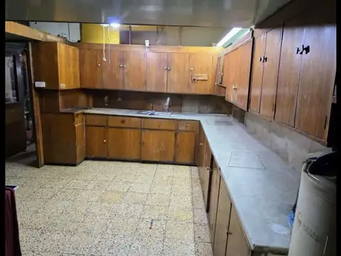 VENTA CASA 5 DORM CON DEPÓSITO Y LOCAL BARRIO DEAN FUNES CORDOBA