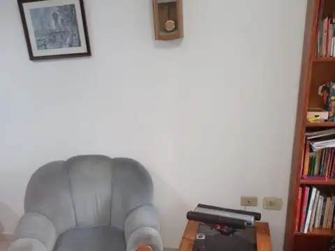 EN VENTA TRIPLEX EN MARTIN CORONADO A 5 CUADRAS DE LA ESTACION, CUENTA CON PATIO - FICHA 9728