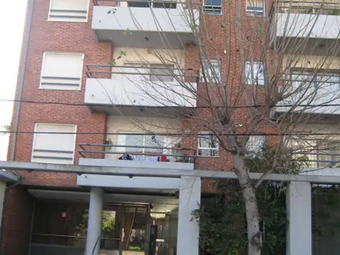 DEPARTAMENTO EN UNA MUY BUENA UBICACIÓN RESIDENCIAL Y A SOLO 1 CUADRA DE LA ESTACIÓN