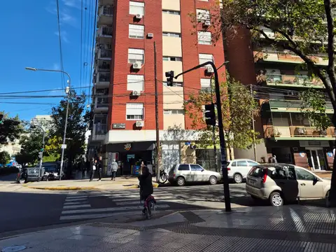 Impecable 3 amb al frente con increible vista abierta y panoramica. Como nuevo.