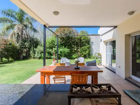 Casa en Venta con 2 cocheras