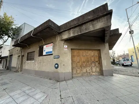 CASA 4 AMBIENTES VENTA AVELLANEDA PATIO Y COCHERA