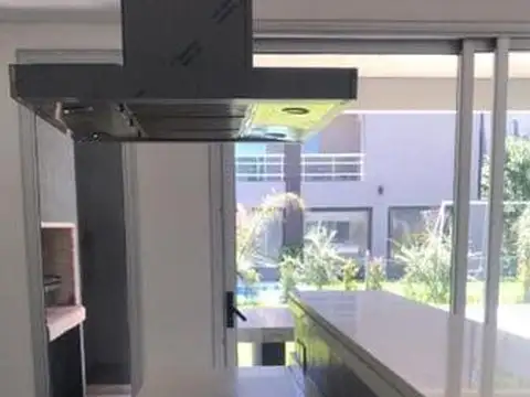 Casa en Venta en Berazategui, USD 430.000