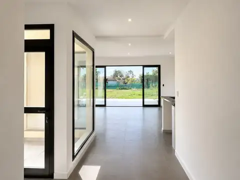Casa en Venta en Pilar Del Este - Santa Sofia, USD 180.000