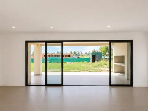 Casa 5 ambientes con 3 baños