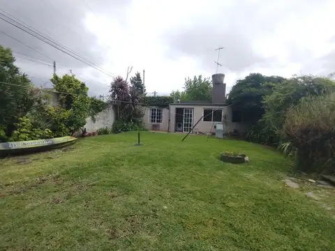 venta 4 ambientes casa con parque y cochera