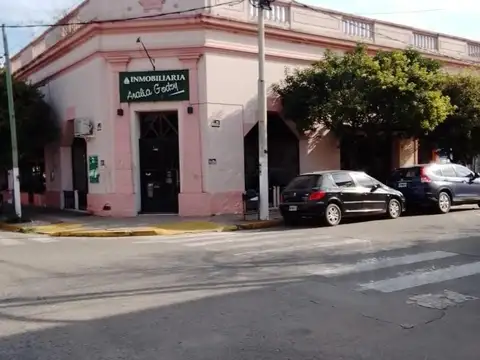 Ubicación estratégica - 7 locales - Pleno centro