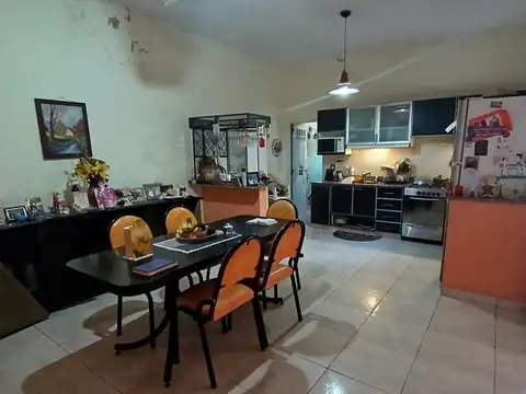 VENTA DE DOS PH + COCHERA + GALPON EN PALOMAR