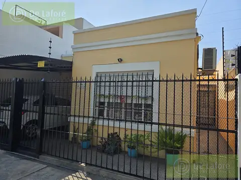 VENTA- Casa 3 ambientes en Béccar con jardín, ubicada en zona residencial.