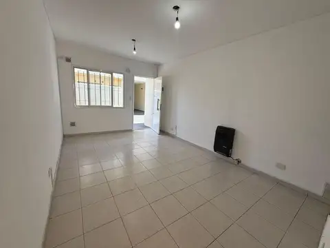 Depto Tipo Casa en Alquiler de 2 dormitorios