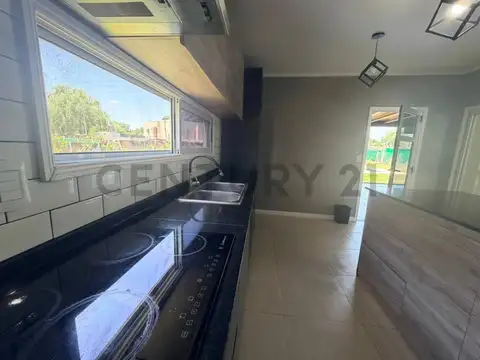 Casa en Alquiler en Alvarez Del Bosque, USD 1.600