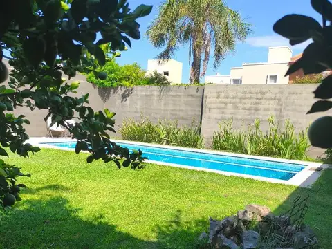 Casa en Venta con 4 cocheras