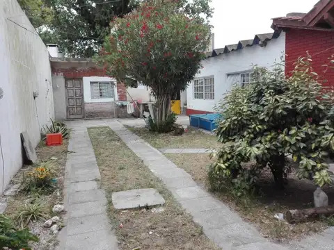 Oficina 16 ambientes con 8 baños