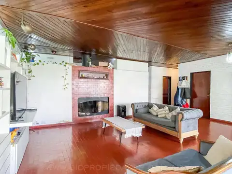 Casa 4 ambientes con 3 baños