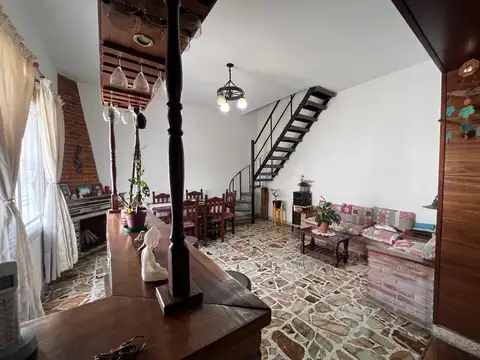 Depto Tipo Casa en Venta de 4 ambientes