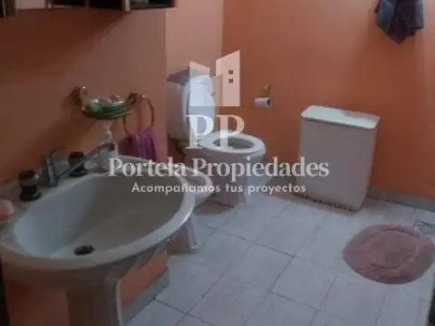 Casa en Venta con 3 cocheras