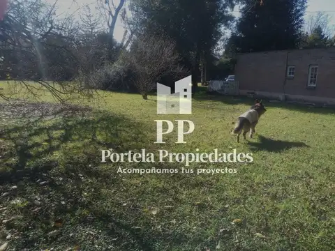 CASA QUINTA DE 4 AMBIENTES CON AMPLIO PARQUE