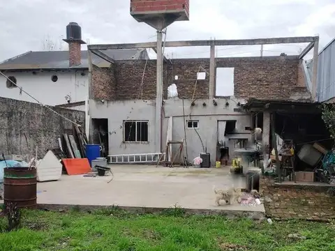 Casa en Venta con 3 cocheras