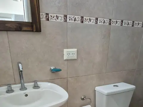 Casa 4 ambientes con 2 baños