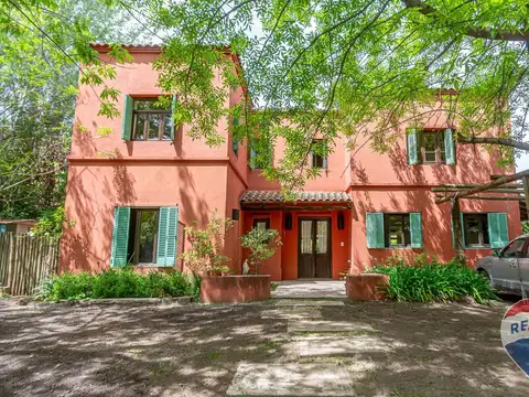 Casa 8 ambientes con 3 baños