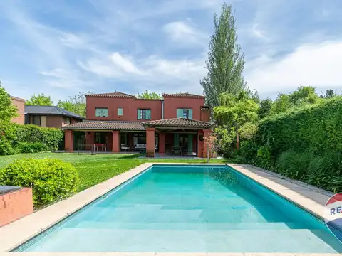 IMPERDIBLE CASA 8 AMB EN EL LUCERO JARDIN Y PILETA