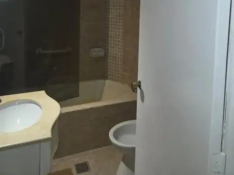 Fitz Roy 2400, Piso PB