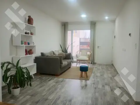 Depto Tipo Casa en Alquiler en Centenario, $ 2.700.000