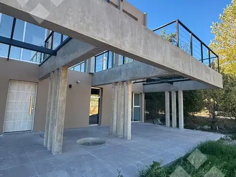 Casa en Venta en General Roca, USD 290.000