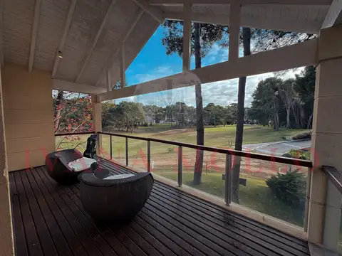 Casa en venta  6 ambientes con vista al golf en Pinamar