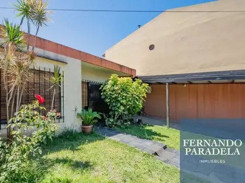 Casa en venta c/ cochera en Villa Santos Tesei