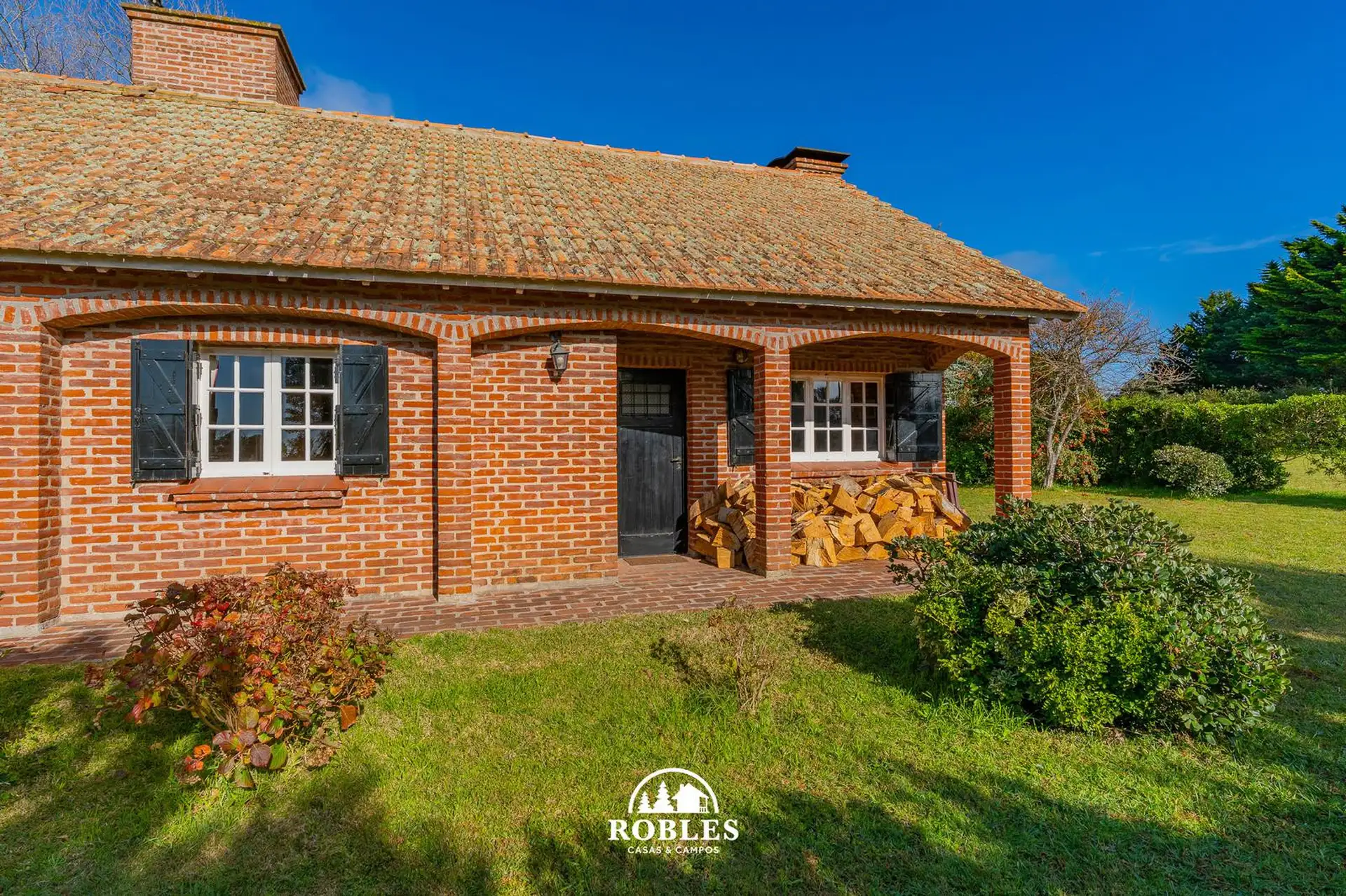 Casa estilo campo sobre importante lote en Chapadmalal
