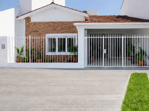 VENTA CASA 4 AMBIENTES VILLA ADELINA PERMUTA