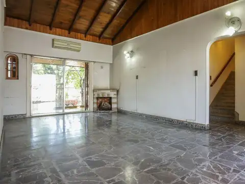 Casa 5 ambientes con 2 baños
