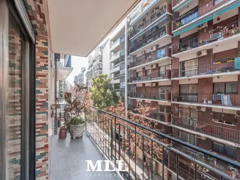 Azcuénaga 1200 y Beruti. 4 piso, semipiso al frente. Balcón, 96 m2.