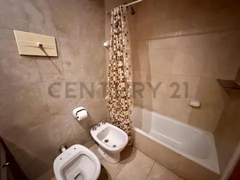 Casa 4 ambientes + escritorio en Chauvin con espacio para auto y gran patio APTO CREDITO