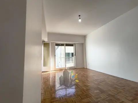 Excelente tres ambientes c/balcon