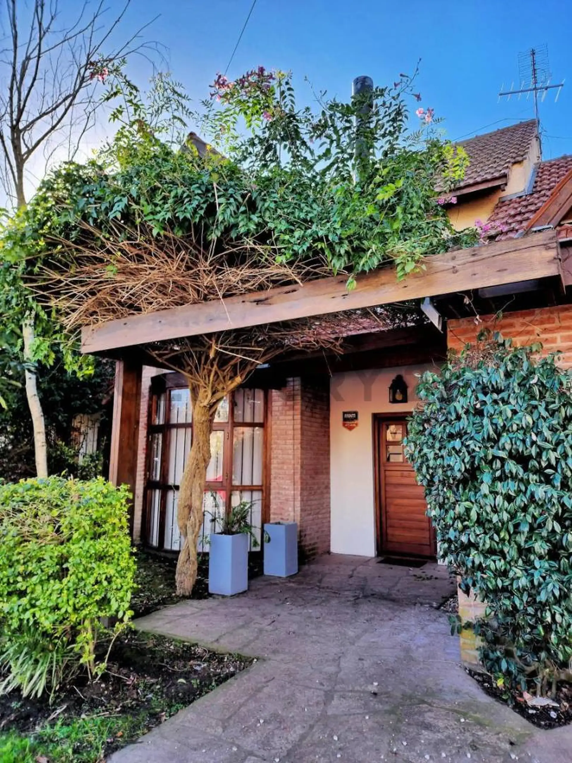 ALQUILER CASA 4 AMBIENTES BARRIO CAISAMAR 12/24 MESES