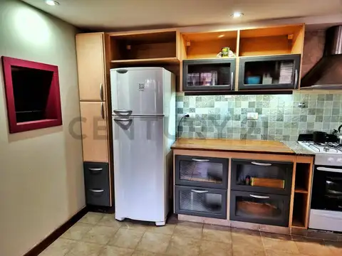 Casa en Alquiler con 1 cochera