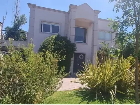 Casa en venta en La Montura con pileta