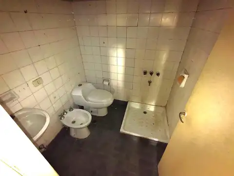 Departamento de 3 ambientes al frente c/espacio guardacoche