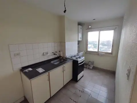 Departamento de 3 ambientes al frente c/espacio guardacoche