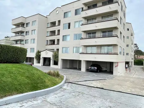 Apartamento en alquiler temporario c/ cochera en Playa Mansa