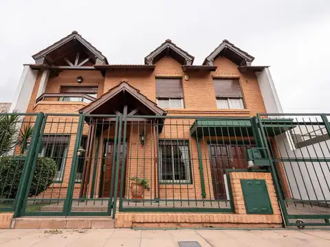  CASA  6 AMB. VENTA, HAEDO, CON PARRILLA Y PILETA