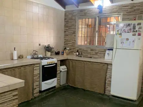Casa 5 ambientes con 1 baño