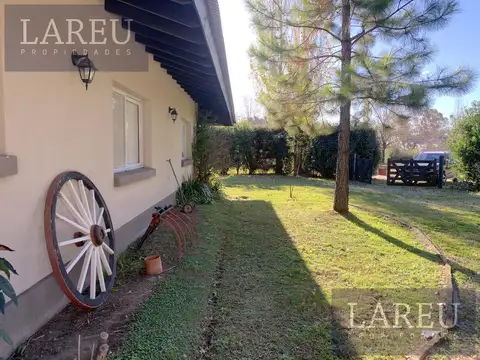 Casa en Alquiler con 2 cocheras